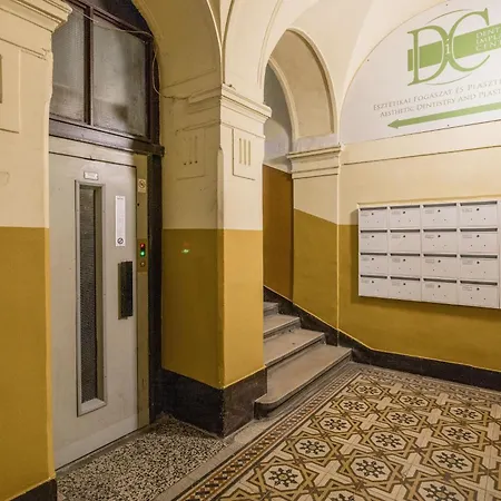 Art House Bold Luxe 3br Grand Views By Danube * Budapeşte