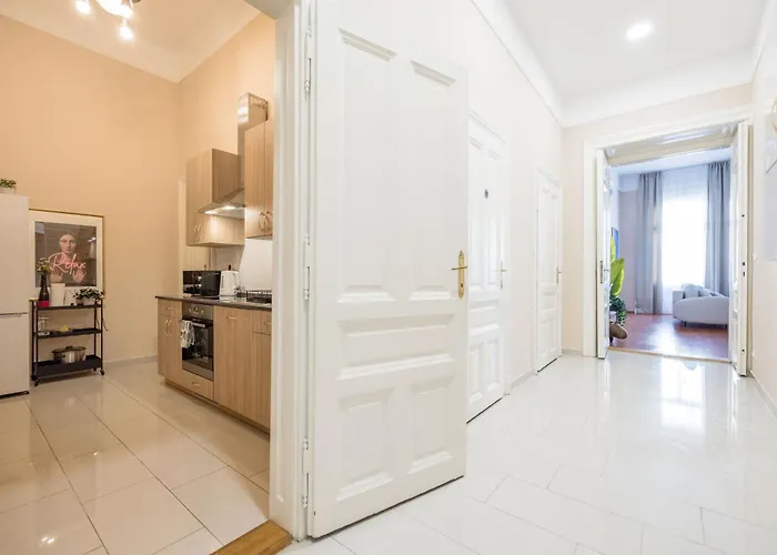 Art House Bold Luxe 3br Grand Views By Danube Lejlighed