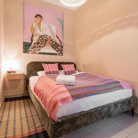 Art House Bold Luxe 3br Grand Views By Danube