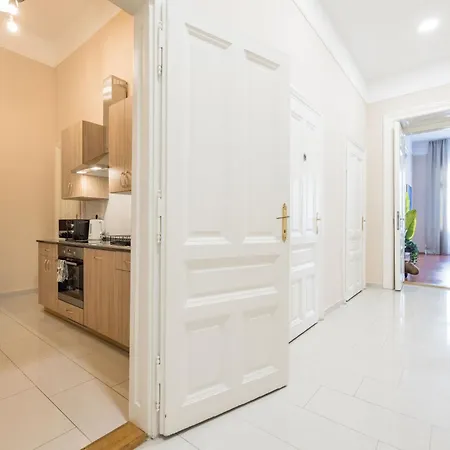 Art House Bold Luxe 3br Grand Views By Danube Lejlighed
