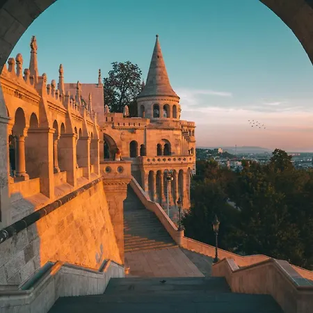 Art House Bold Luxe 3br Grand Views By Danube Budapest