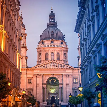Art House Bold Luxe 3br Grand Views By Danube Budapest