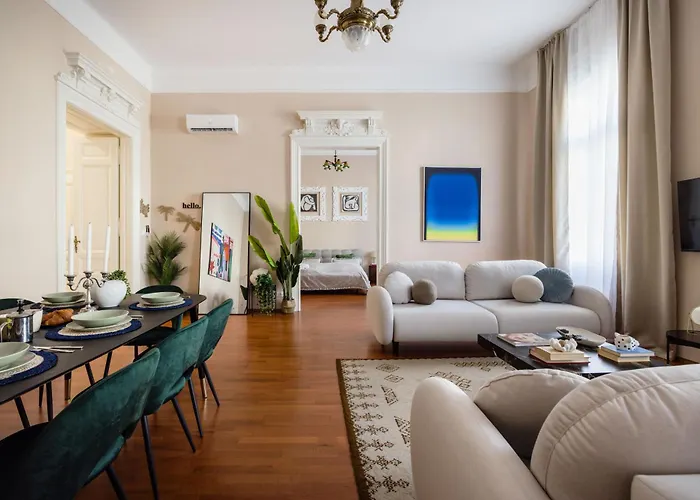 Art House Bold Luxe 3br Grand Views By Danube *