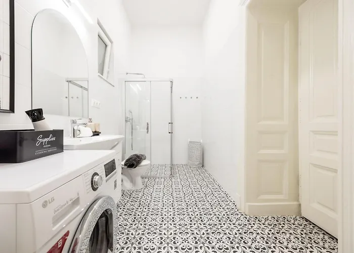 Art House Bold Luxe 3br Grand Views By Danube Apartament *