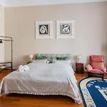 Art House Bold Luxe 3br Grand Views By Danube Apartament