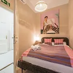 Art House Bold Luxe 3br Grand Views By Danube Budapesta