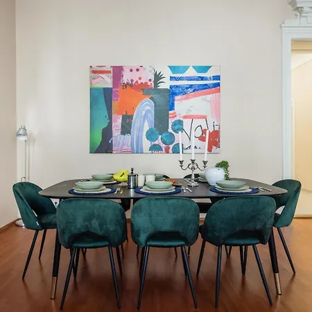 Apartment Art House Bold Luxe 3br Grand Views By Danube *