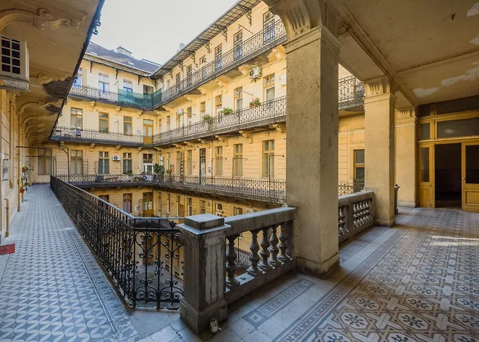 Appartamento Art House Bold Luxe 3br Grand Views By Danube
