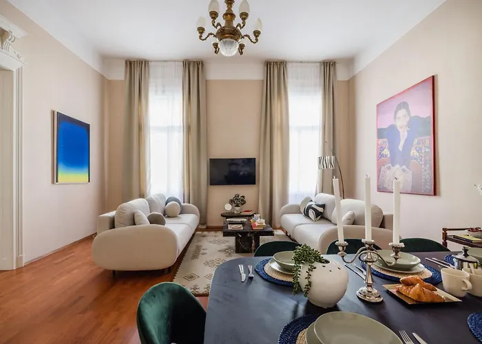 Art House Bold Luxe 3br Grand Views By Danube Appartamento Budapest