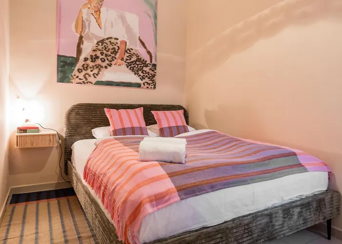 Art House Bold Luxe 3br Grand Views By Danube